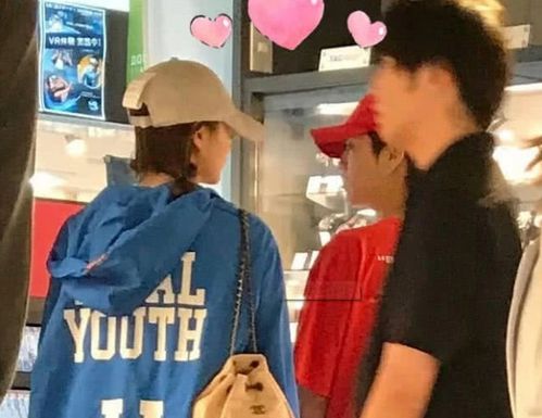 鹿晗与关晓彤过往甜蜜合照回顾