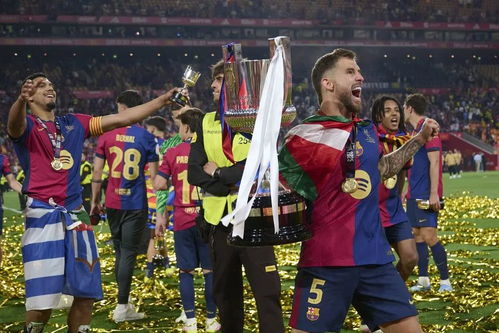 巴萨球员庆祝夺冠