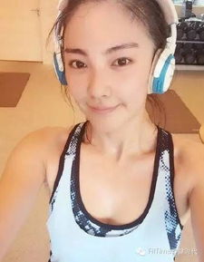 海莉素颜自拍展示产后身材