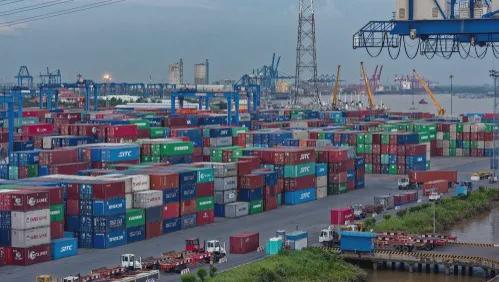 中国发往美国集装箱爆仓！运价暴涨、发货难，我亲历的外贸现状