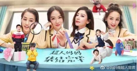 孩子与母亲温馨互动场景