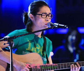 李行亮在录音棚工作