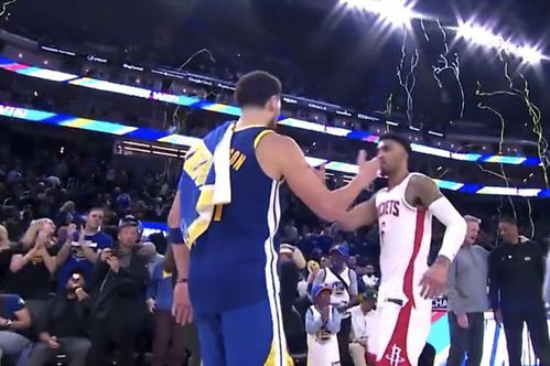 勇士队球员沮丧表情