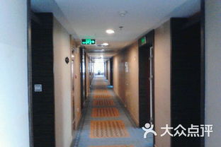 阳光照进医院走廊象征透明化管理