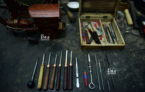 酱缸旁摆放整齐的工具