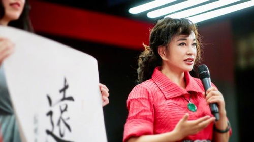 刘晓庆年轻时在片场工作