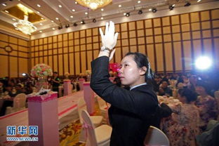 婚礼现场宾客鼓掌