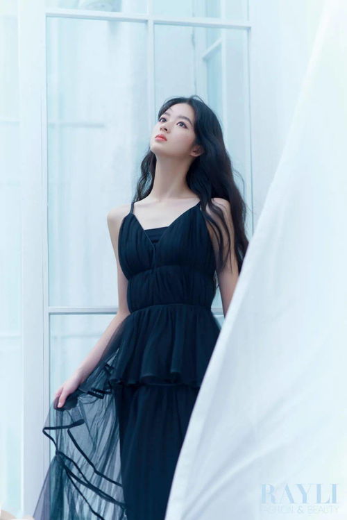 黄杨钿甜出席活动时尚造型照片