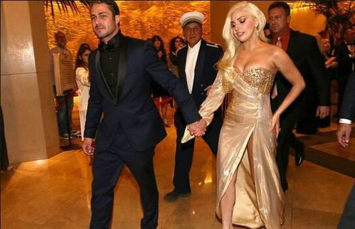 单依纯与LadyGaga同台合影