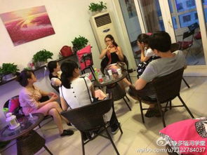 两个人在咖啡馆用英语交谈