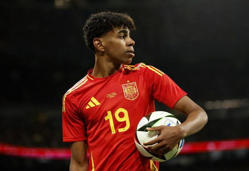 亚马尔接受媒体采访