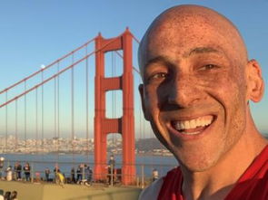 李连杰时隔50年重返金门大桥，岁月不居，初心未改