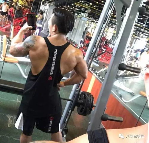 我的‘超绝腰臀比’修炼记：从路人到健身房焦点的秘密