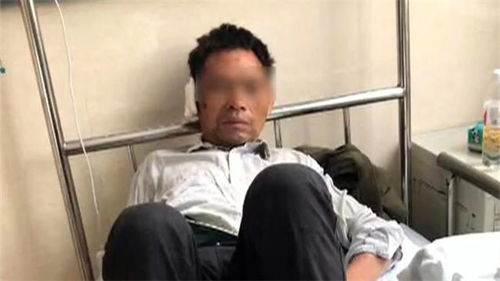 男子与家人重逢瞬间