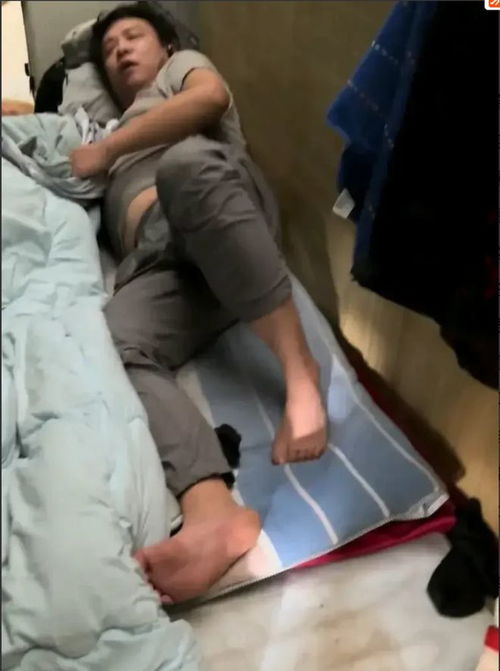 男子失踪7年被找到竟在桥洞下玩手机？真相令人唏嘘