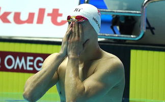 孙杨与年轻选手合影