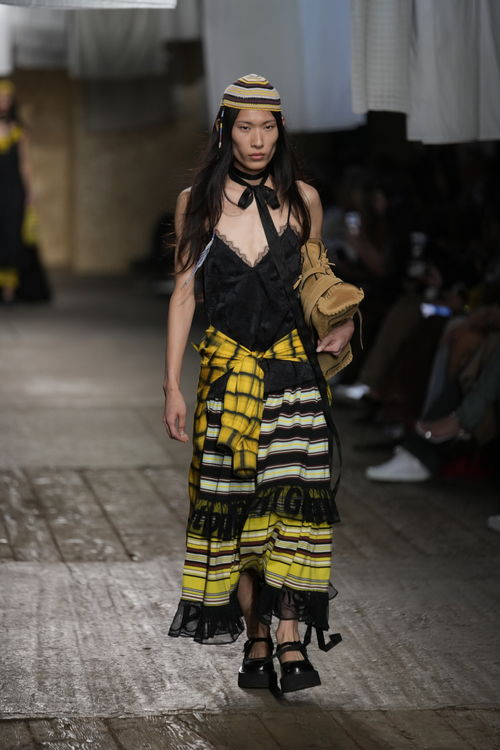 2025春夏时装周模特走秀图