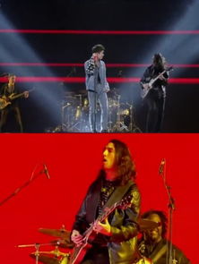 王源在舞台上表演