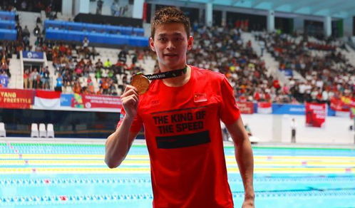 孙杨赛后久久不愿离去：泳池边的坚守与热爱