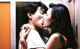 剧组拍摄吻戏现场导演指导演员调整角度