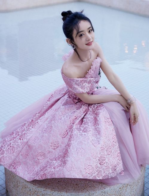 赵丽颖粉色头发白色裙子舞台照