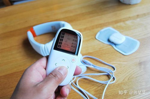 妈妈使用按摩仪