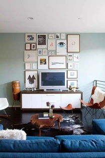 情侣在客厅争论