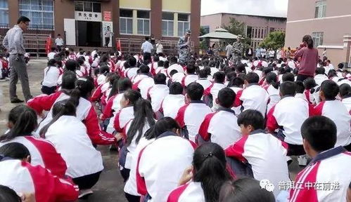 学生参加安全演练