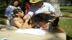 健身两年还是输给了老爸？男子扳手腕失败背后的故事让人动容