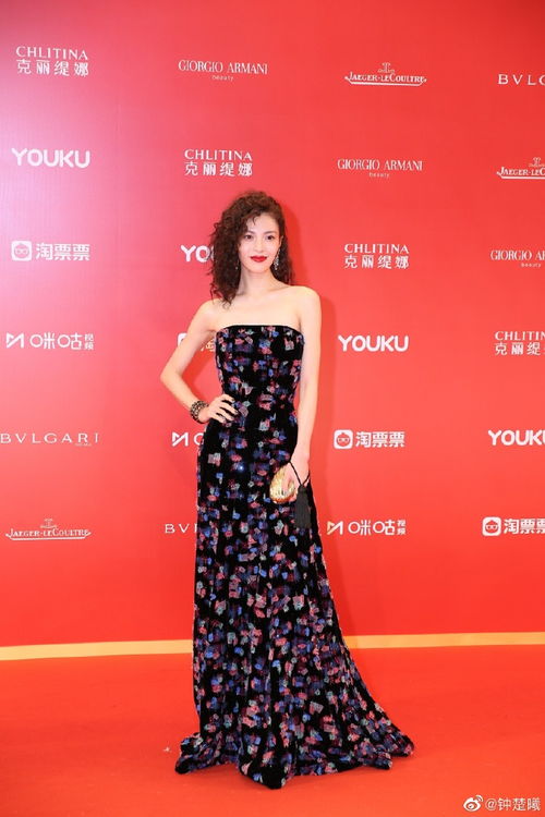 黄杨钿甜家庭风波再升级！父亲公司股权变更引热议，公众质疑声不断