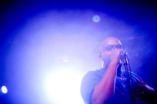 路上这边风景独好，因为那一束光