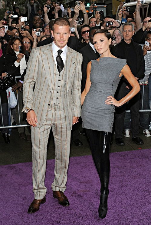 维多利亚与贝克汉姆在红毯上合影