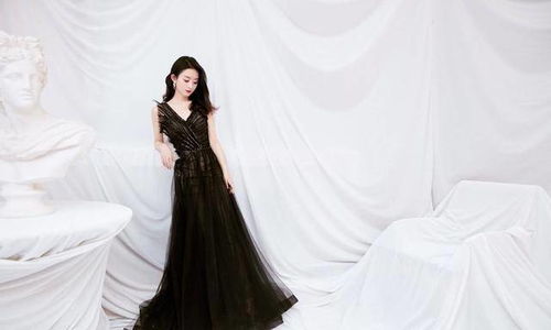 赵丽颖粉发白裙写真照片