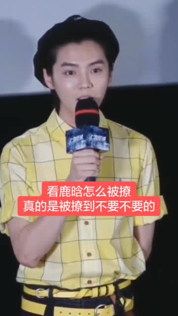 林志炫在后台接受采访表情严肃