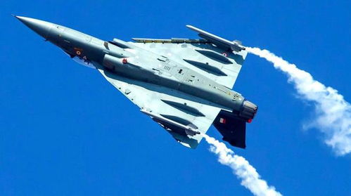 莫迪乘坐光辉战斗机试飞