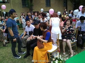 活动结束一家人离开会场