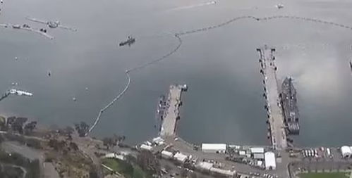 墨西哥海军船只撞上纽约大桥现场图