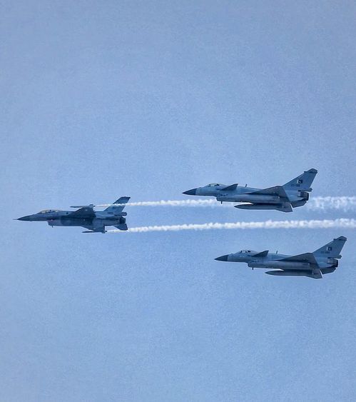 巴基斯坦阅兵式上的歼-10CE战机