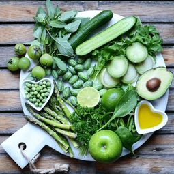 绿色蔬菜与奶制品组合