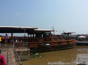 成都河边的无人船