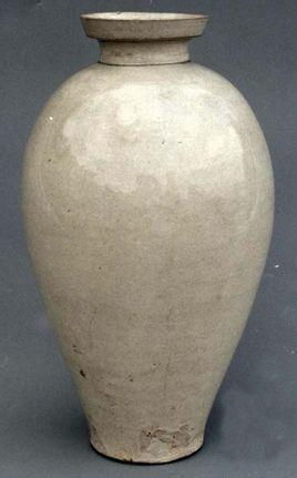 宋代影青瓷瓶特写