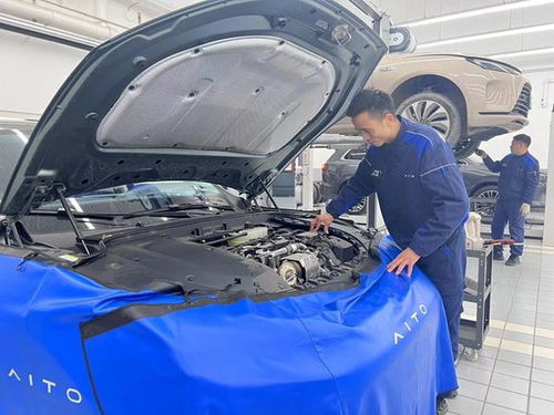 新能源汽车维修技师工作场景