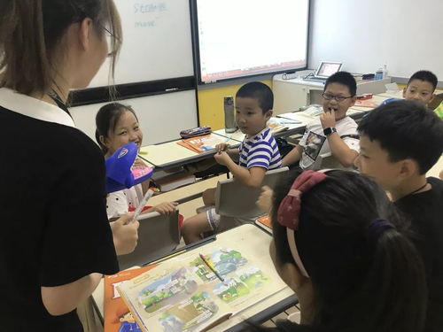 教师与学生互动场景