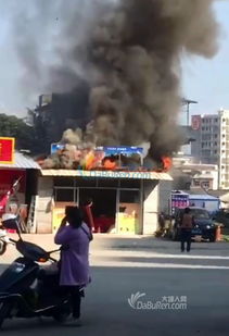 河北商铺火灾悲剧：母亲冲进火场救孩子，三人不幸遇难