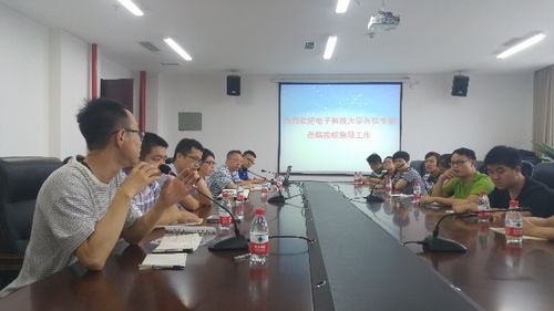 技术人员在高科技实验室进行研发