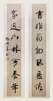 展览现场观众欣赏杨凡的书法作品