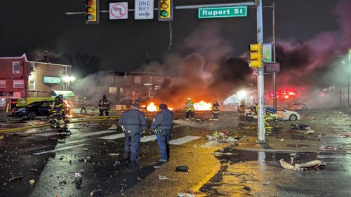 费城坠机后引发的大火场景