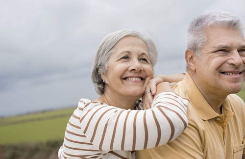 中年男女握手告别