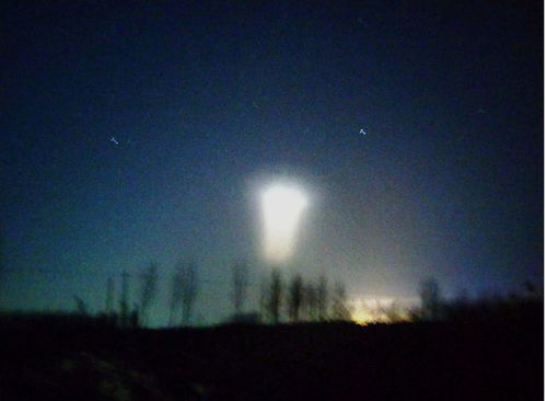 新疆多地现不明飞行物，网友热议：UFO真的来了？