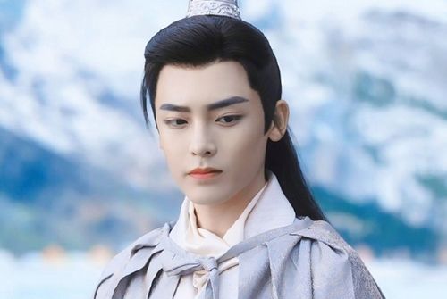 周也在护心中的古装扮相